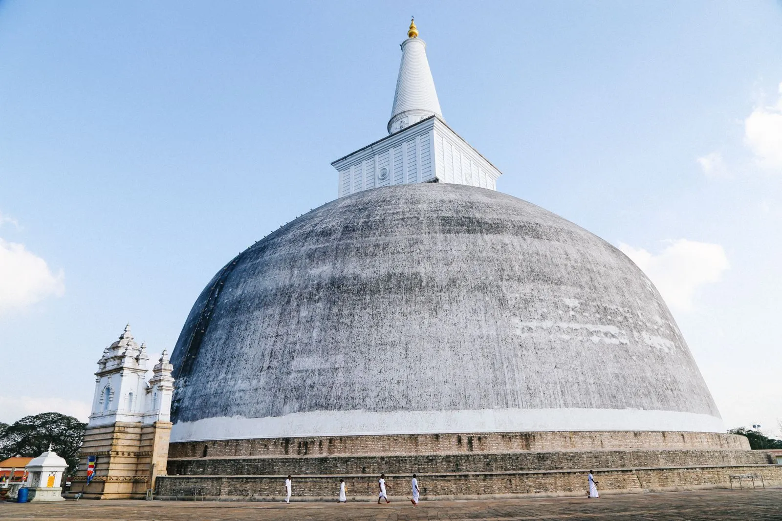 Day 01 : Airport to Anuradhapura